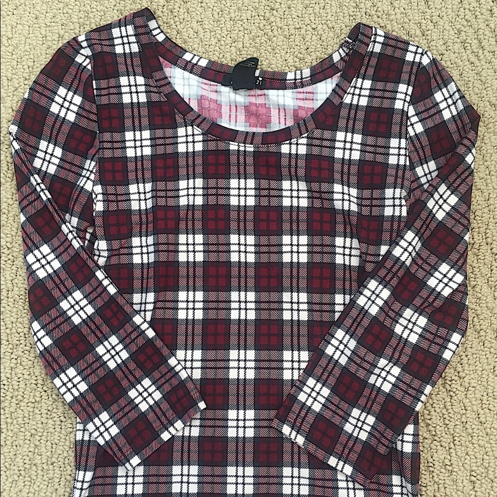 Form fitting checkered top, lightly worn.